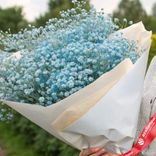 Маленькое фото 2: Букет из 19 голубых гипсофил в крафте