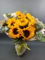 Фото флориста 1: Школьный букет из подсолнухов «Желтые кораблики»