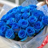 Маленькое фото 2: Букет из 25 синих роз в пленке, 50 см, Россия