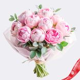 Маленькое фото 1: Букет из 9 розовых пионов с эвкалиптом в пленке