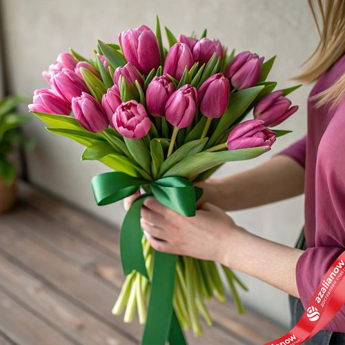 19 малиновых тюльпанов, Россия