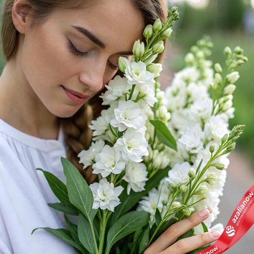 Букет из 5 белых дельфиниумов