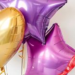 Маленькое фото 3: Композиция из 3 шаров с гелием, 1 золотое сердце и 2 звезды