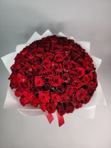Фото флориста 6: Букет из 101 красной розы в белой упаковке
