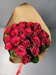 Фото флориста 2: Букет из 19 коралловых роз в крафте