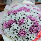 Маленькое фото 2: Букет из 55 кустовых хризантем