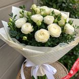 Маленькое фото 1: Букет из 7 белых кустовых пионовидных роз