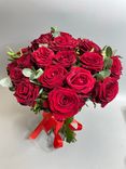 Фото флориста 6: Букет из 21 красной розы в зелени