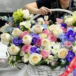 Маленькое фото 3: Букет из роз, гиацинтов, лизиантусов, маттиол «Цветочный люкс»