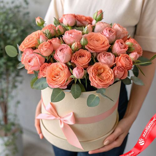 Букет из 15 кустовых коралловых роз в коробке