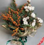 Маленькое фото 1: Букет с хлопком и илексом «Зимний»