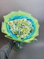 Фото флориста 4: Букет из 3 цветов голубой гортензии «Воздушный рожок» (букет на рождение ребенка)