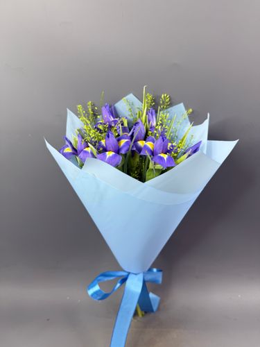 Фото флориста 6: Букеты из ирисов и ромашек