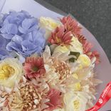 Маленькое фото 3: Акция! Букет из хризантем, роз, гортензии «Вдохновение»