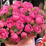 Маленькое фото 3: Букет из 15 кустовых пионовидных розовых роз в коробке