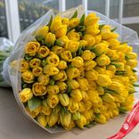 Маленькое фото 1: Букет из 400 пионовидных желтых тюльпанов в пленке