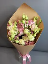 Фото флориста 6: Акция! Букет из 5 розовых лизиантусов в крафте