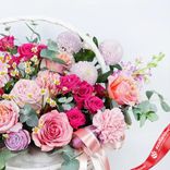Маленькое фото 3: Акция! Букет из гвоздик, маттиол, хризантем, роз «Альпийские луга»