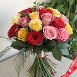 Маленькое фото 1: Букет из 25 роз микс «Кенийская красавица»