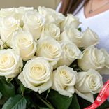 Маленькое фото 3: Букет из 19 белых роз без упаковки