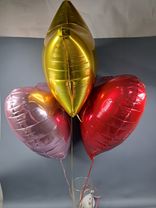 Фото флориста 3: Композиция из 3 шаров с гелием, 2 сердца и 1 звезда