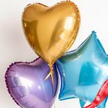 Маленькое фото 2: Композиция из 3 шаров с гелием, 1 голубая звезда и 2 сердца