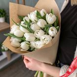 Маленькое фото 1: Букет из 20 белых пионовидных тюльпанов в крафте, Голландия
