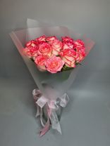Фото флориста 1: Букет из 15 желто-розовых роз в пленке
