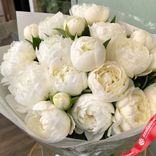 Маленькое фото 2: Букет из 30 белых пионов в пленке