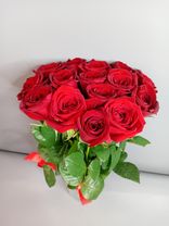 Фото флориста 1: 15 красных роз 40 см, Россия