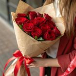 Маленькое фото 1: Букет из 15 красных роз «Признание в любви» + Мишка