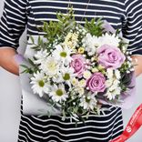 Маленькое фото 1: Букет из хризантем, роз, гипсофил «Флер»