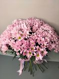 Фото флориста 2: Букет из 25 розовых кустовых хризантем