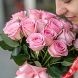 Маленькое фото 3: 13 розовых роз 60 см, Россия (чаще покупают)