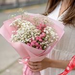 Маленькое фото 1: Букет из 3 белых и 2 розовых гипсофил в розовой пленке
