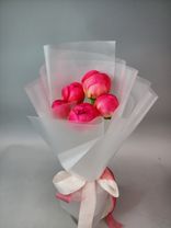 Фото флориста 1: Акция! 5 красных пионов в упаковке