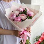 Маленькое фото 1: Букет из 7 розовых пионов «Сама нежность»