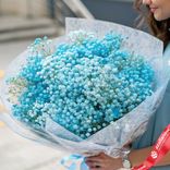 Маленькое фото 2: Букет из 25 синих гипсофил в пленке