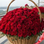 Маленькое фото 2: Букет в корзине из 1001 красной розы, 80 см, Россия
