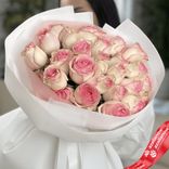 Маленькое фото 1: Акция! Букет из 29 бело-розовых роз «А душа ее ждет»