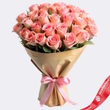 Маленькое фото 1: Букет из 35 розовых роз в крафте, В 70см, Эквадор