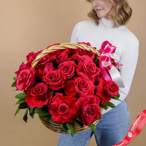 Фото 3: Акция! Букет из 35 красных роз в плетеной корзине
