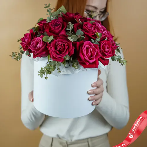 Фото 10: Акция! Букет из 19 красных роз «Искушение в коробке»