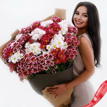 Маленькое фото 1: Букет из 45 кустовых хризантем в черной бумаге