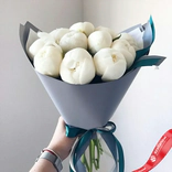 Маленькое фото 1: Букет из 11 белых пионов «Вкусное мороженое»