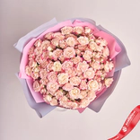 Маленькое фото 2: Букет из 25 кустовых светло-розовых роз в розовой и сиреневой пленке