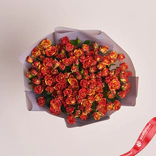 Маленькое фото 2: Букет из 25 кустовых красных роз в серой пленке