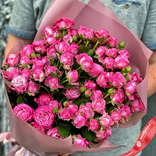 Маленькое фото 1: Букет из 11 кустовых розовых роз в крафте с лентой